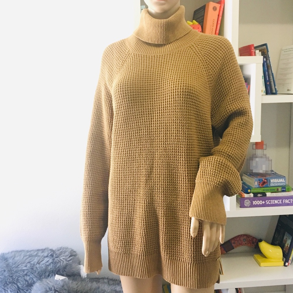 Michael Kors tan color long sleeve turtleneck sweater size large